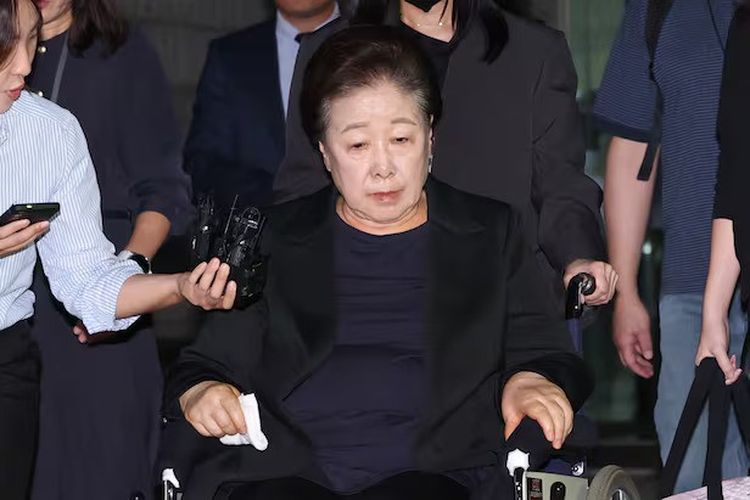 Pimpinan Gereja Unifikasi Han Hak-ja ditahan atas tuduhan menyuap mantan Ibu Negara Korea Selatan, Kim Keon Hee.